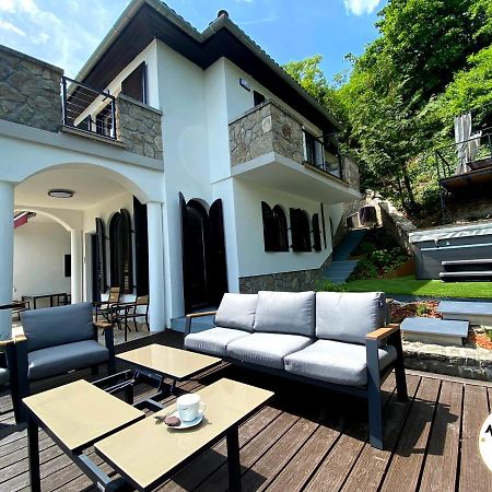 Arttrend Luxury Villa ตีฮานี ภายนอก รูปภาพ