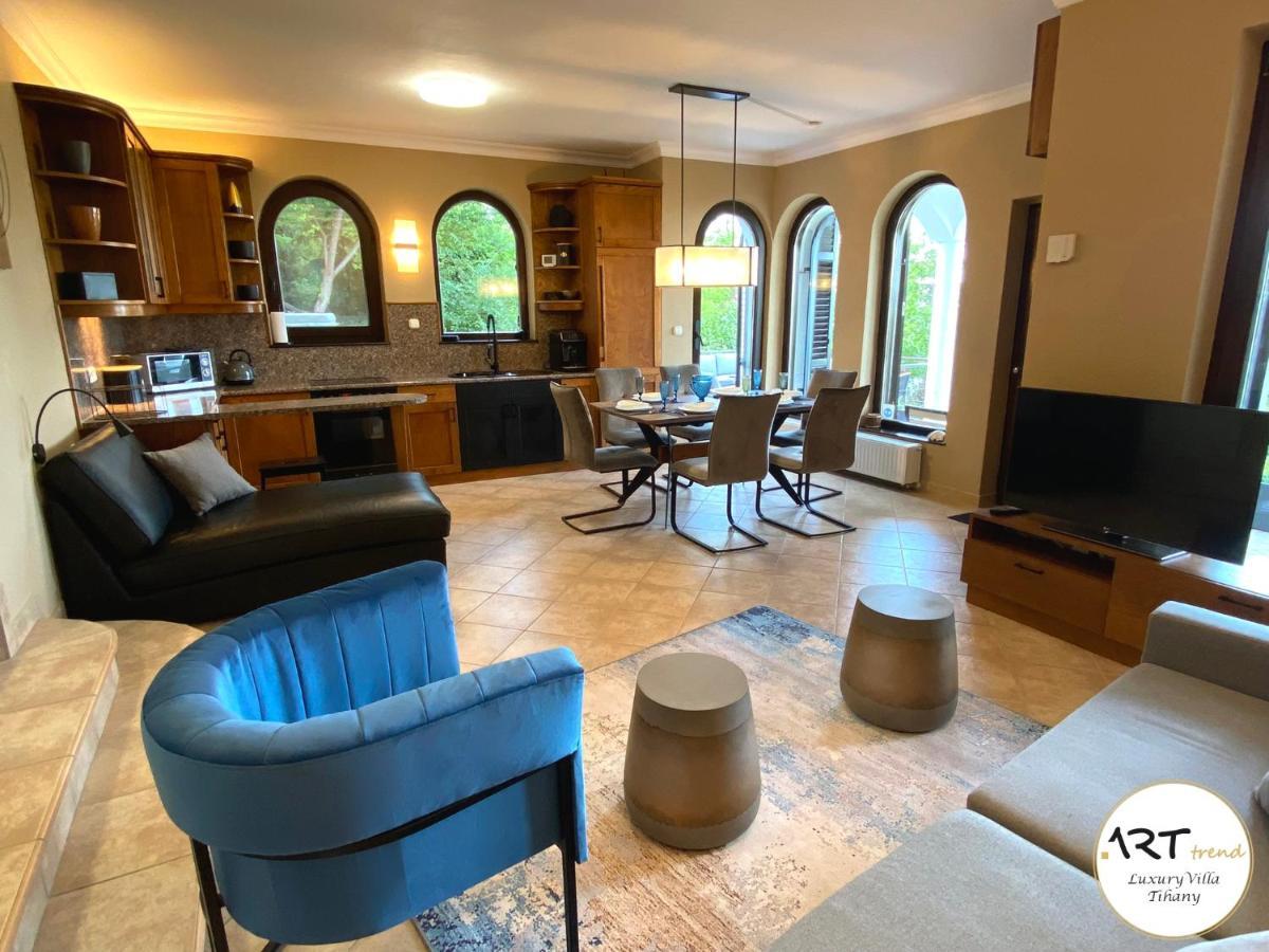 Arttrend Luxury Villa ตีฮานี ภายนอก รูปภาพ