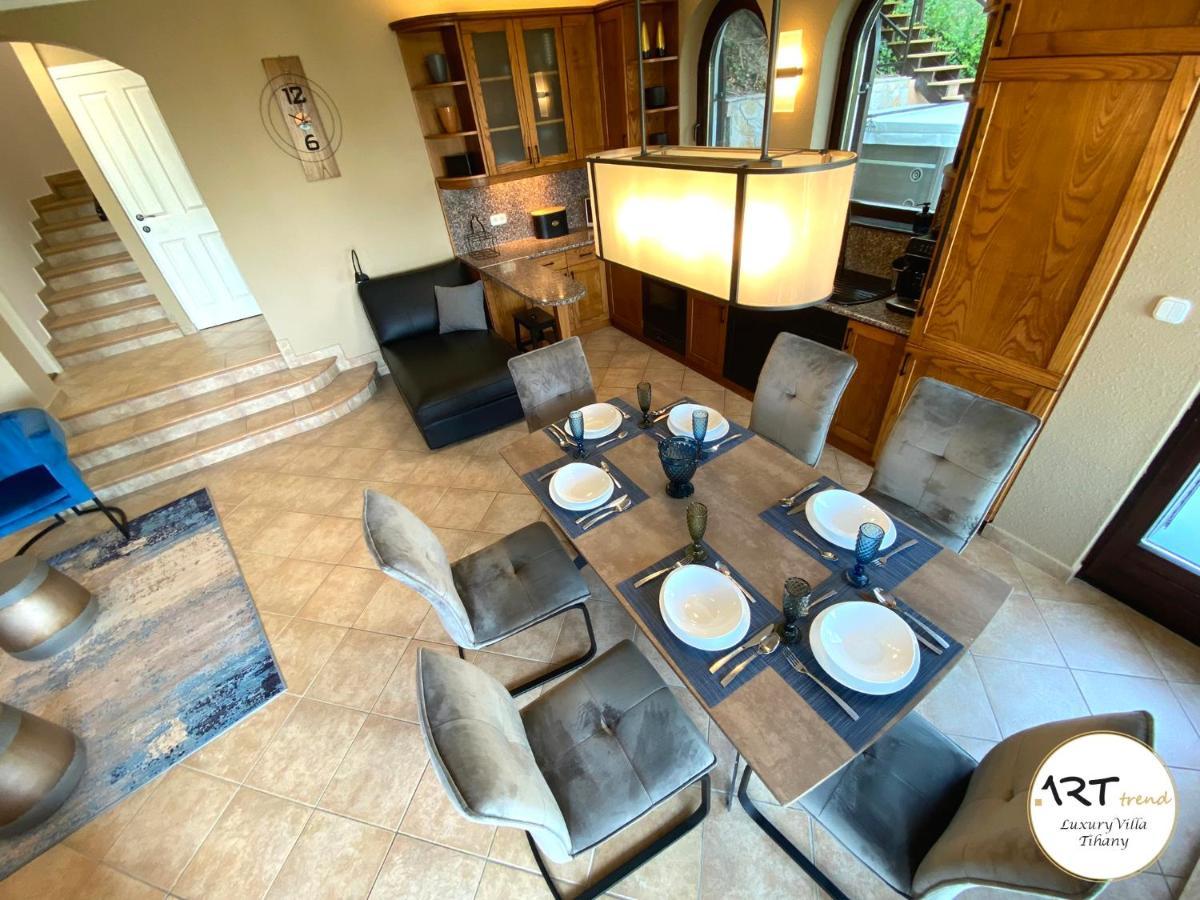Arttrend Luxury Villa ตีฮานี ภายนอก รูปภาพ